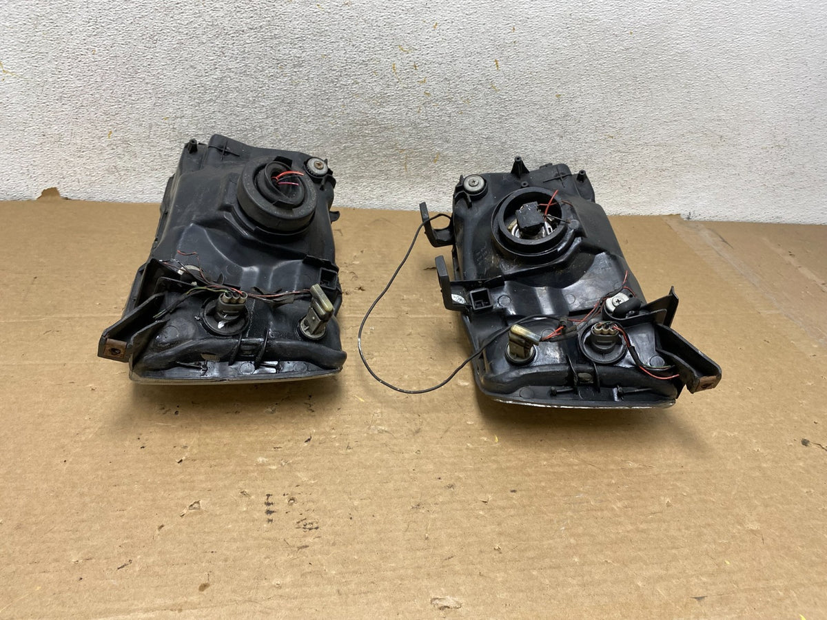 1997 to 2001 Honda CR-V Crv Left+Right Set Chrome Headlights Halogen AH8156 DW10
