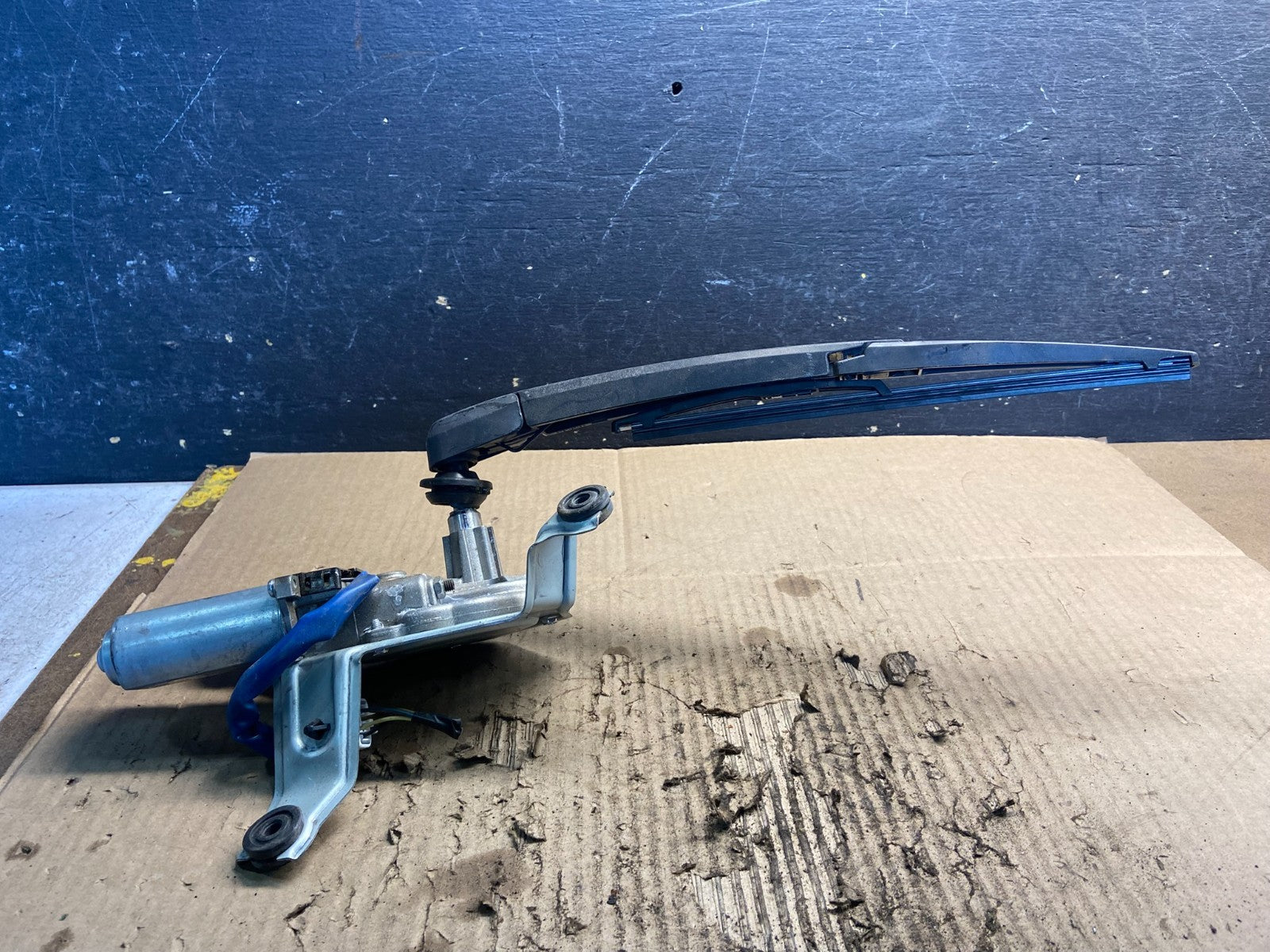2011 - 2013 Kia Sorento Rear Glass Windshield Wiper Motor Z9023 DG1