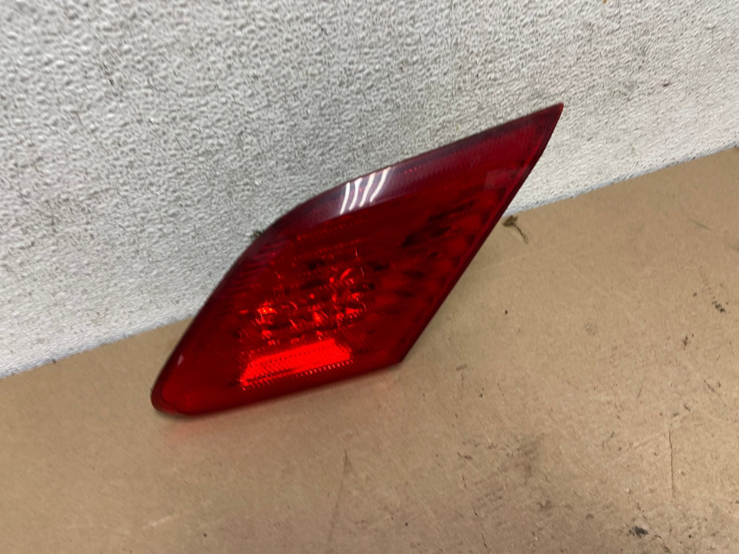2003 to 2004 Toyota Avalon Right Passenger RH Inner Tail Light AF4931 LK2