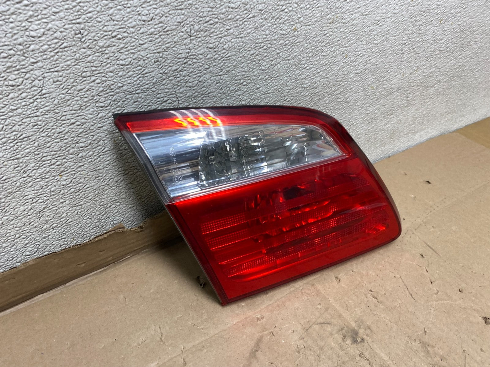 2000-2001 Infiniti i30 Left Driver Lh Side Tail Light Inner Oem U6787 DW2