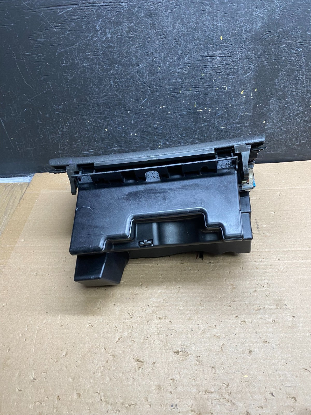 2008 to 2014 Cadillac CTS Passenger Right Front Glove Box Storage AG6404 DG2