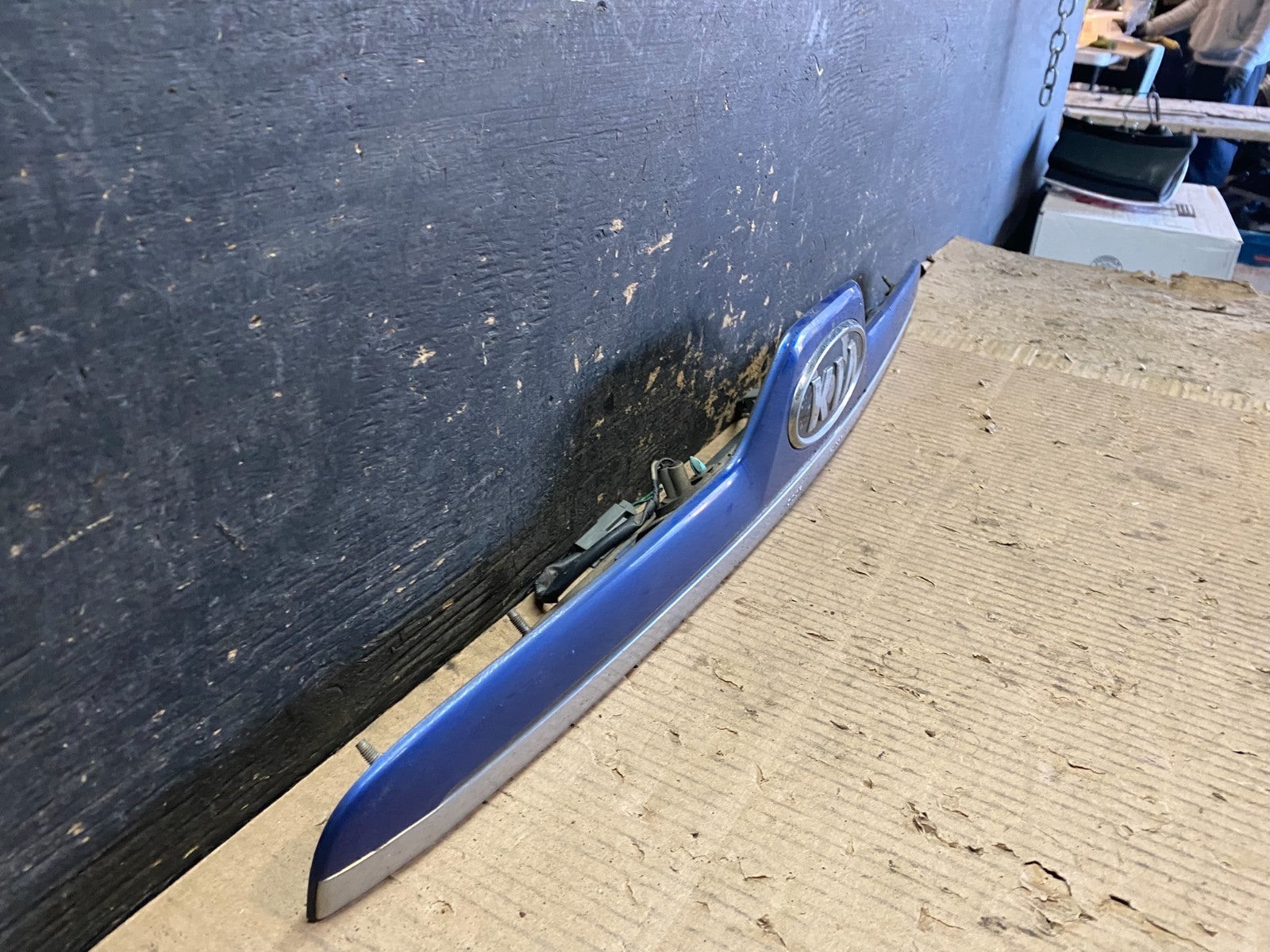 2004 to 2006 Kia Spectra Trunk Lid Finish Molding W6115 PS2