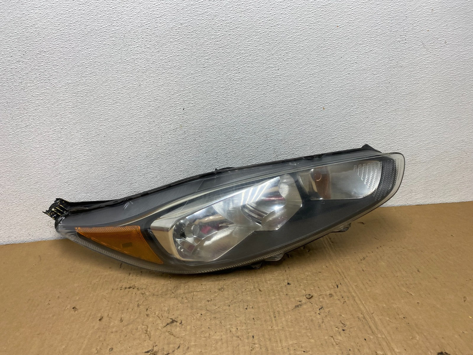 2014 to 2019 Ford Fiesta Right Passenger RH Halogen Headlight AC8139 DW0