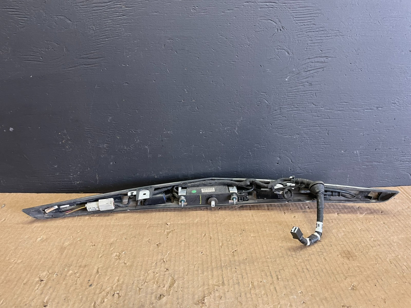 2013 to 2017 Cadillac XTS Trunk Finish Garnish Panel Molding AB32985