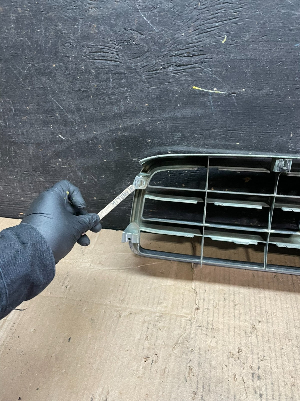 2003 to 2005 Subaru Forester Front Upper Grill Grille U6079 DG9