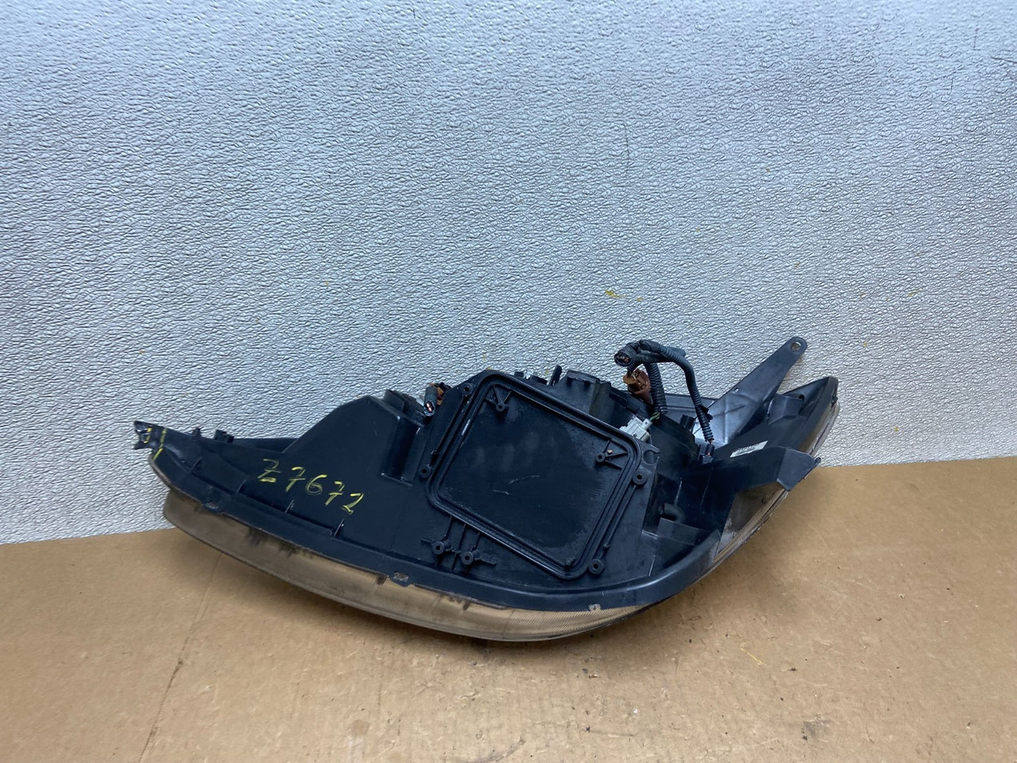 2004-2005 Toyota Sienna Driver Right Passenger Halogen Headlight OEM Z7672 PS8
