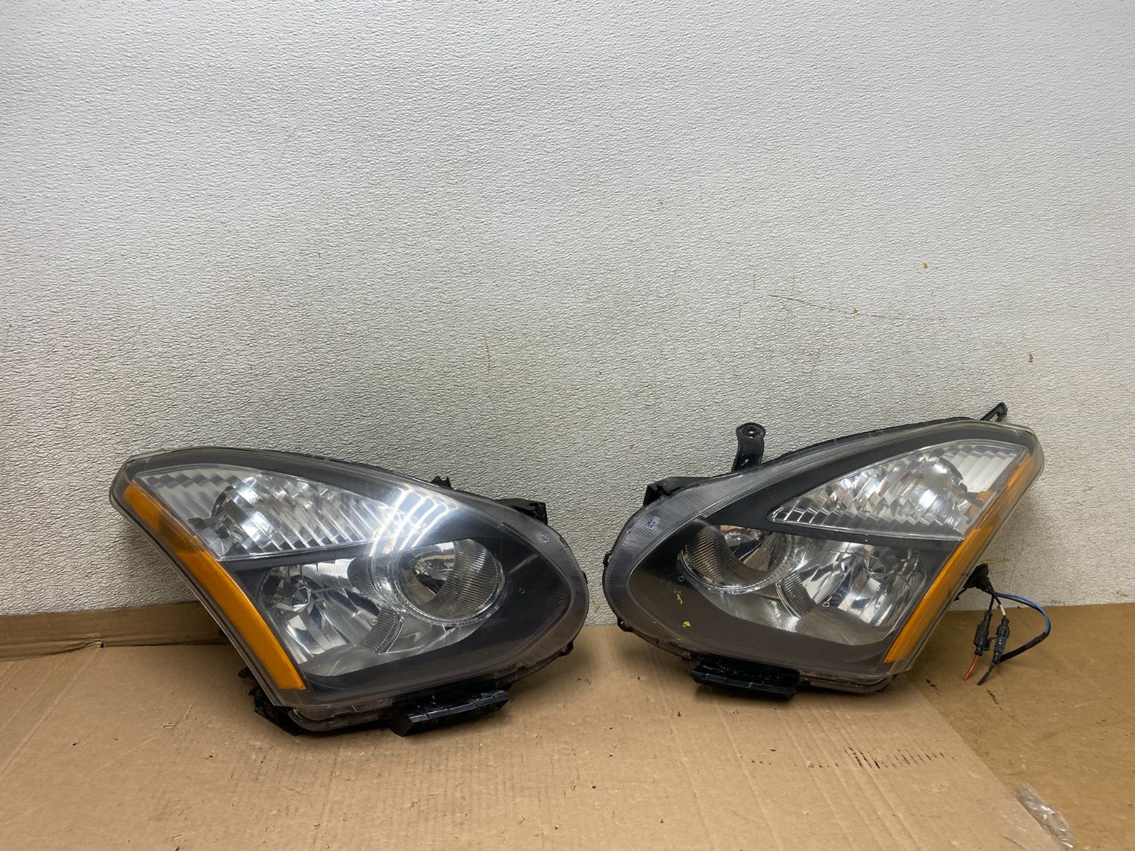 2009-2013 Nissan Rogue Left+Right Side Set Halogen Headlights U7188 DW0