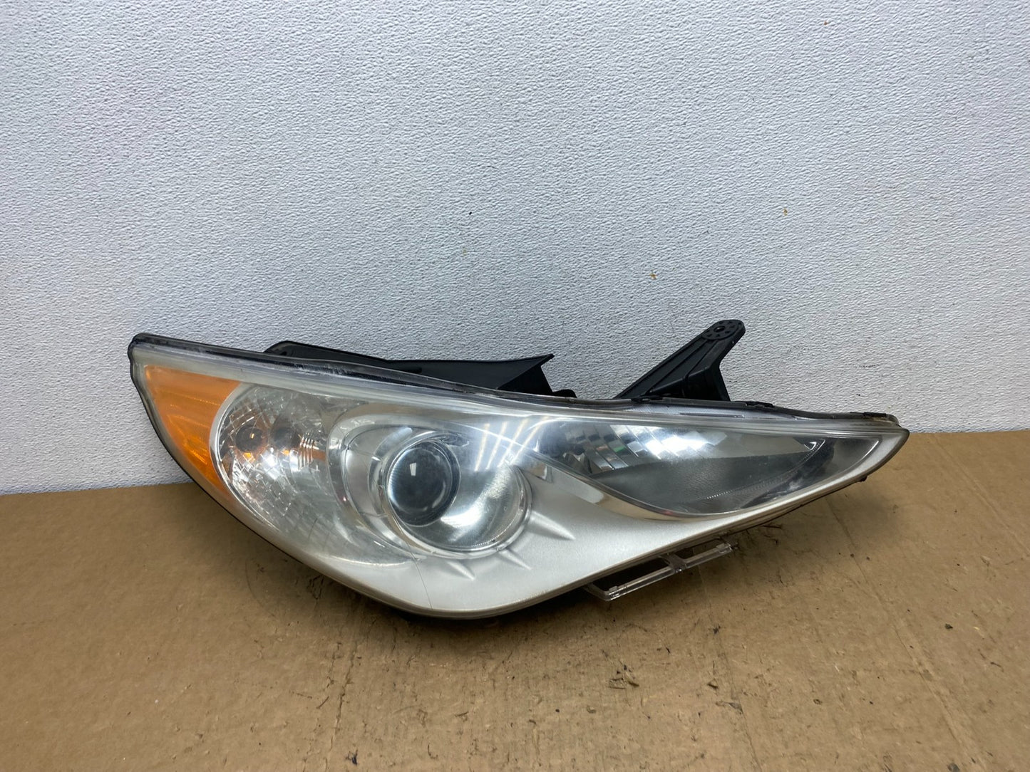 2011 - 2014 Hyundai Sonata Right Passenger Rh Side Headlight Halogen AD0686 DW0