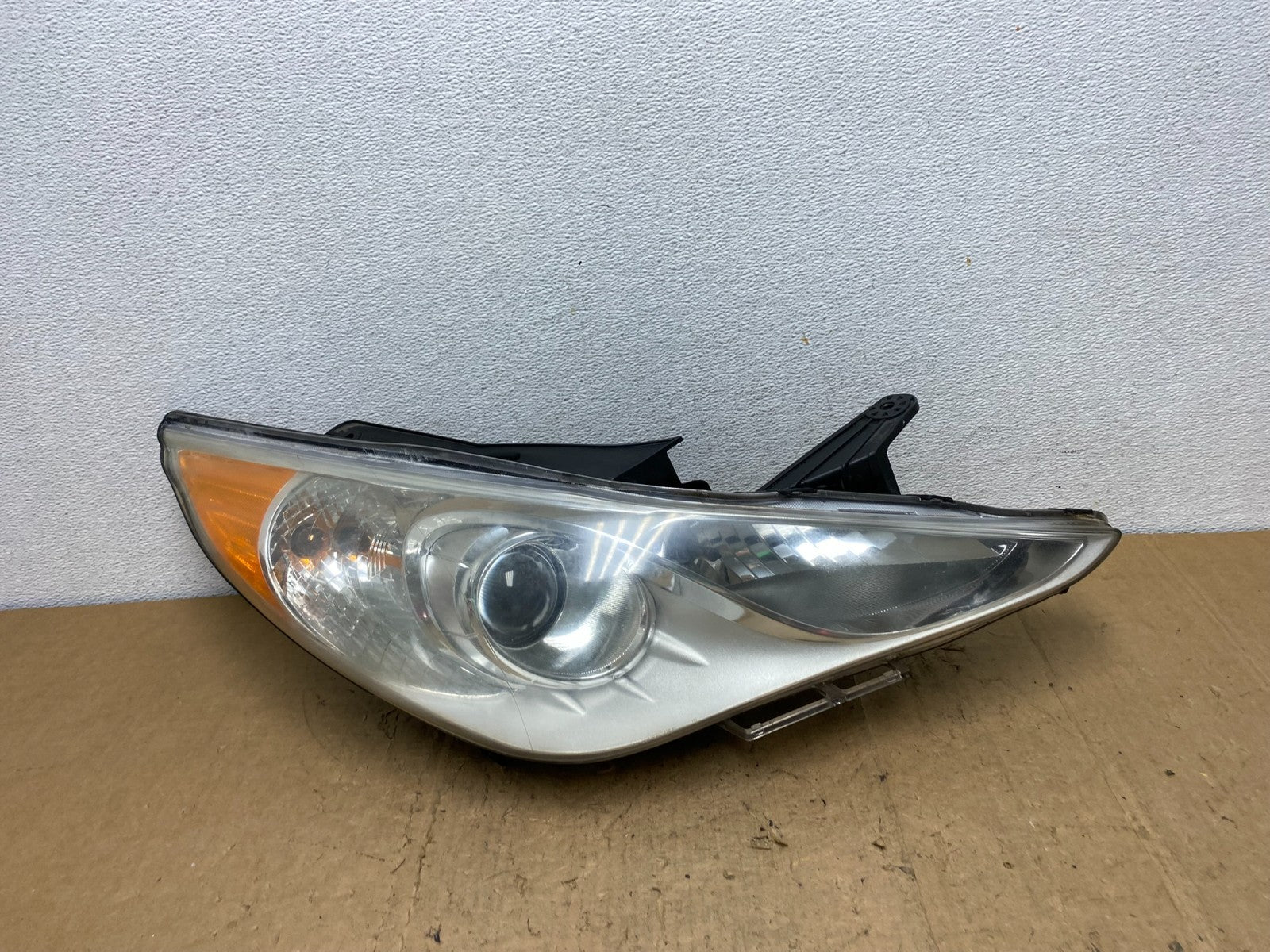 2011 - 2014 Hyundai Sonata Right Passenger Rh Side Headlight Halogen AD0686 DW0