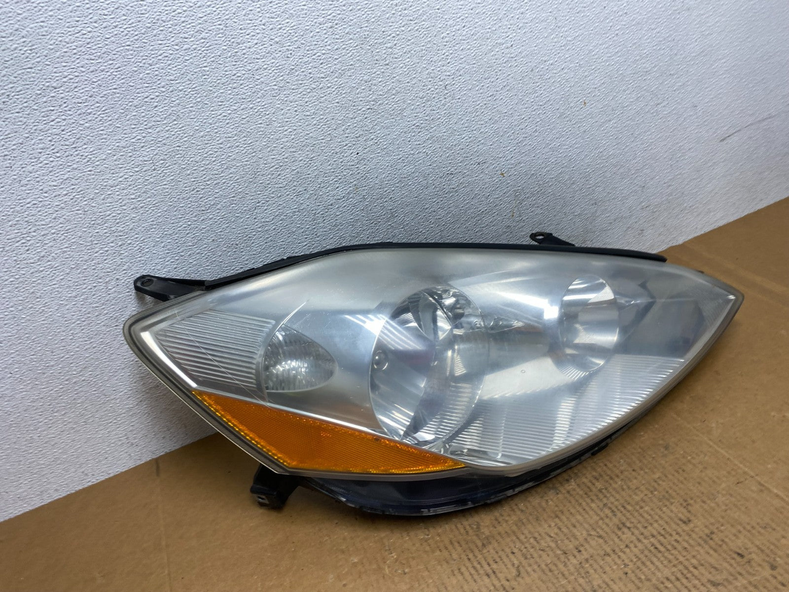 2006 to 2010 Toyota Sienna Right Passenger Rh Side Headlight Halogen AE0379 DW2