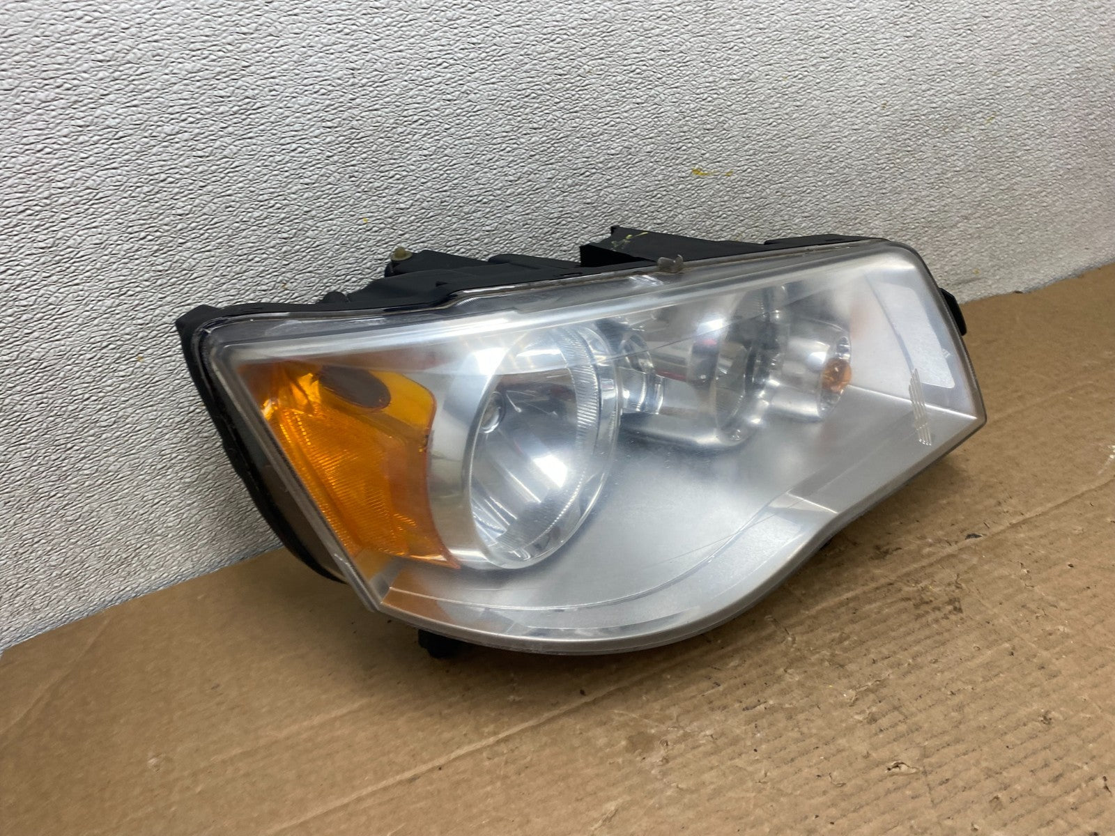2011 to 2016 Chrysler Town and Country Right Passenger Headlight Z2603 DW2
