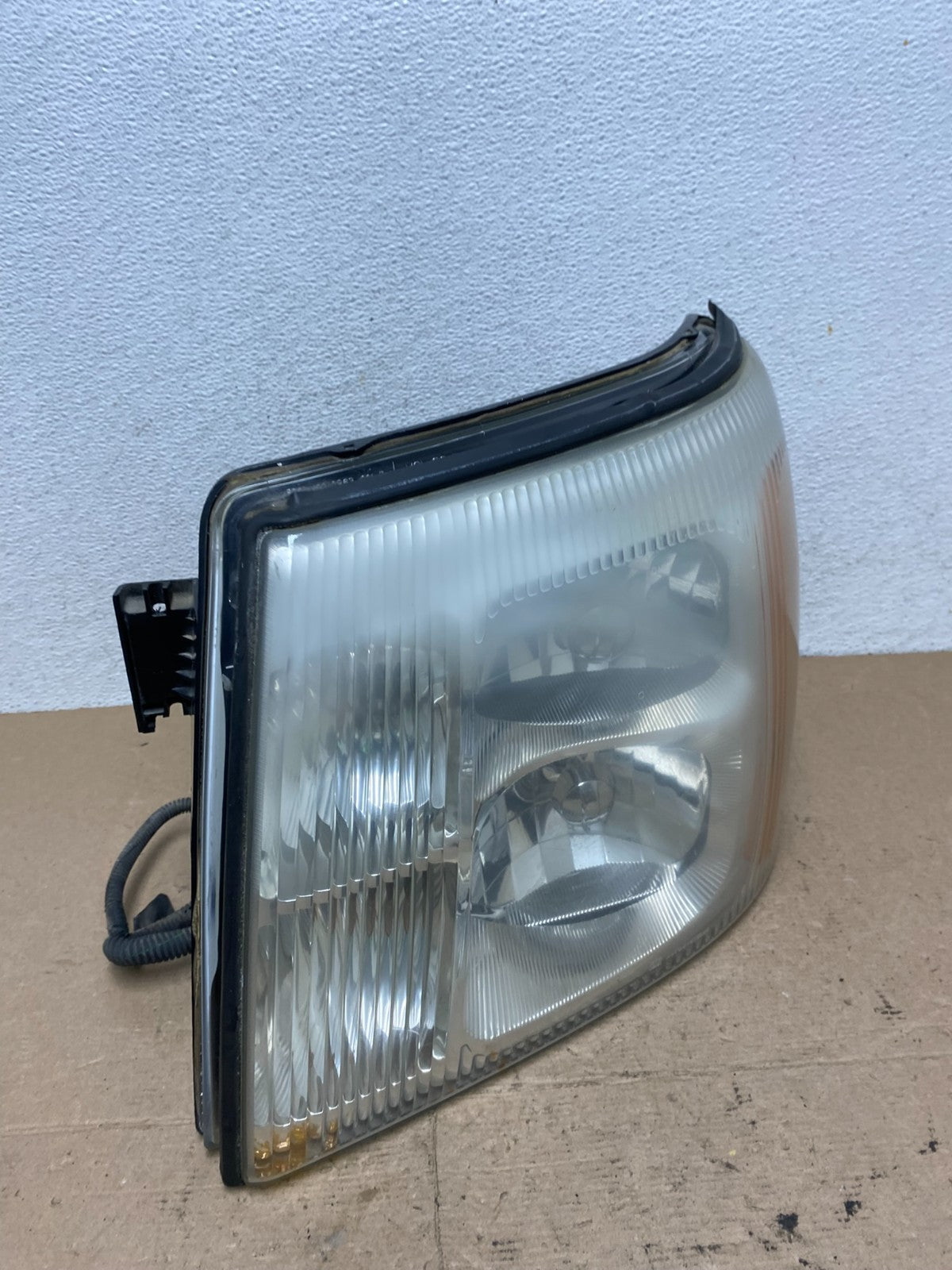 2002 to 2006 Cadillac Escalade Left Driver Lh Xenon HID Headlight AF5014 DW2