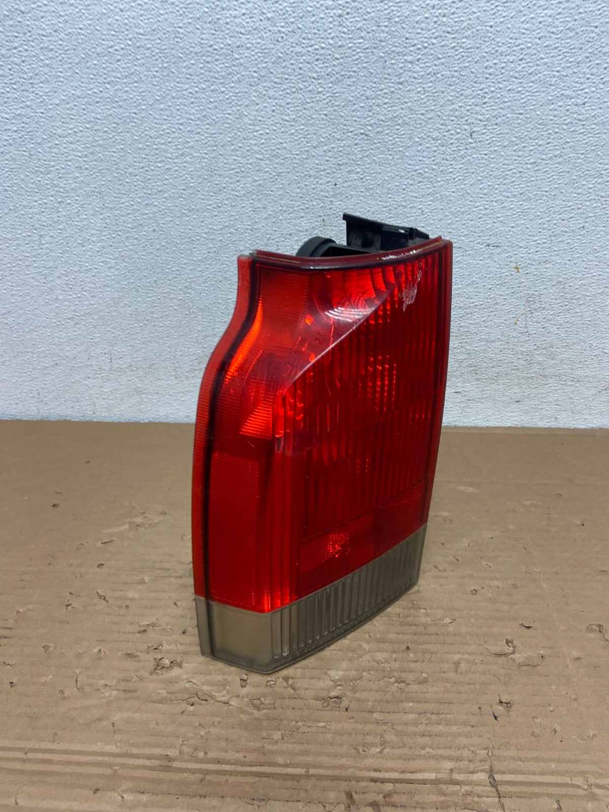 2001 - 2004 Volvo Xc70 V70 Left Driver LH Side Tail Light AD4306 LK2