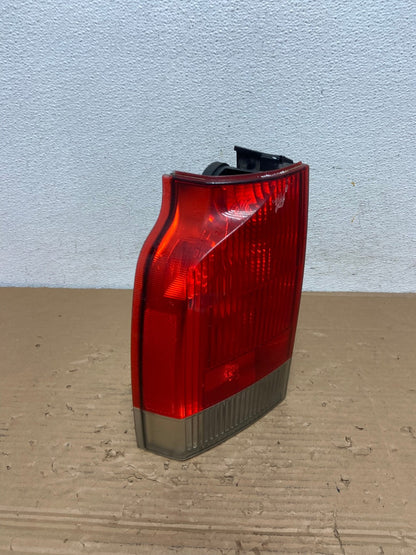 2001 - 2004 Volvo Xc70 V70 Left Driver LH Side Tail Light AD4306 LK2