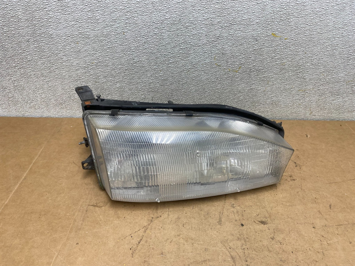 1992 1993 1994 Toyota Camry Right Passenger RH Halogen Headlights X4665 DW0