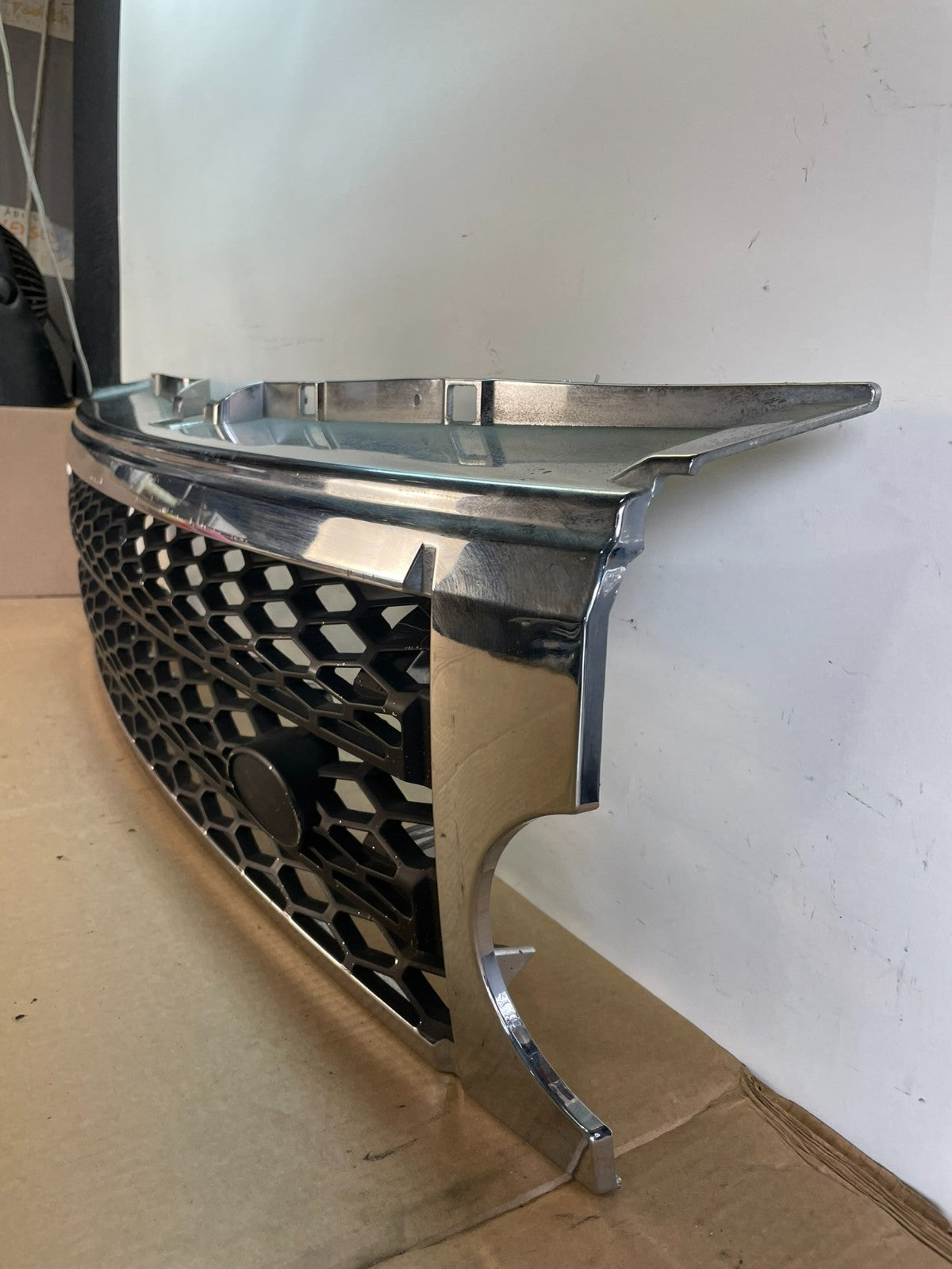 2005 to 2009 Land Rover Lr3 Chrome Black Front Grille Grill AH6414 PS1