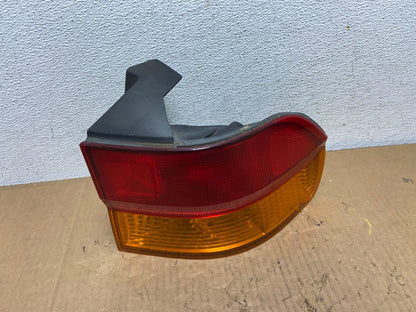 2002 2003 2004 Honda Odyssey Right Passenger Side Tail Light AD1068 LK0