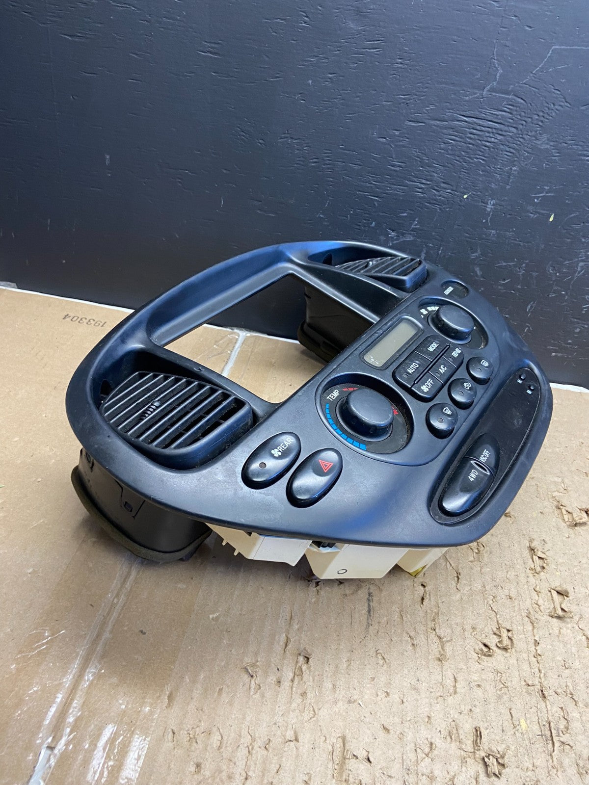 2001 to 2004 Toyota Sequoia AC Temp Heater Climate Control Bezel AB5807 DG2