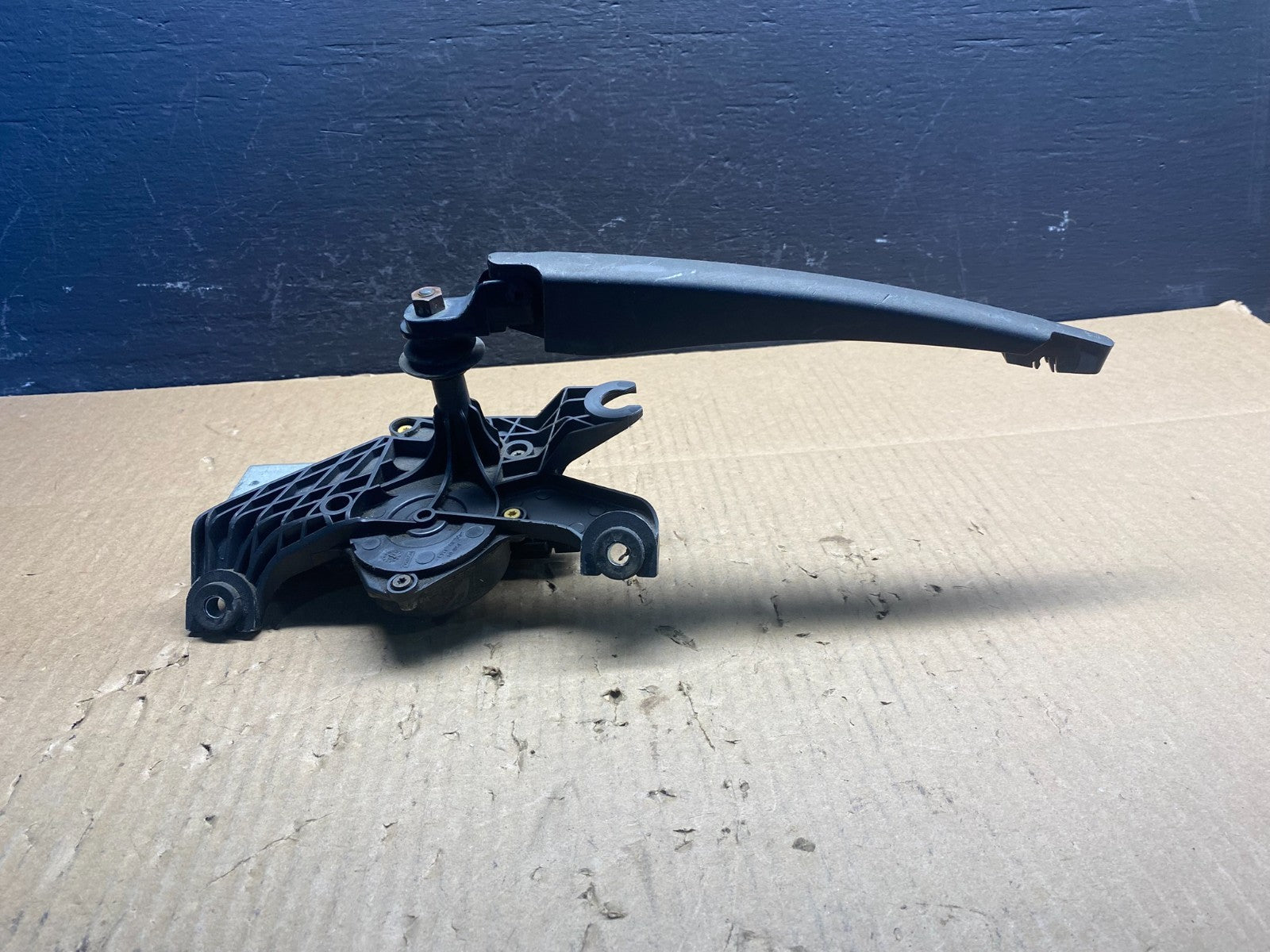 2011 to 2014 Ford Edge Licnoln MKX Rear Windshield Wiper Motor OEM ac2652 DG1