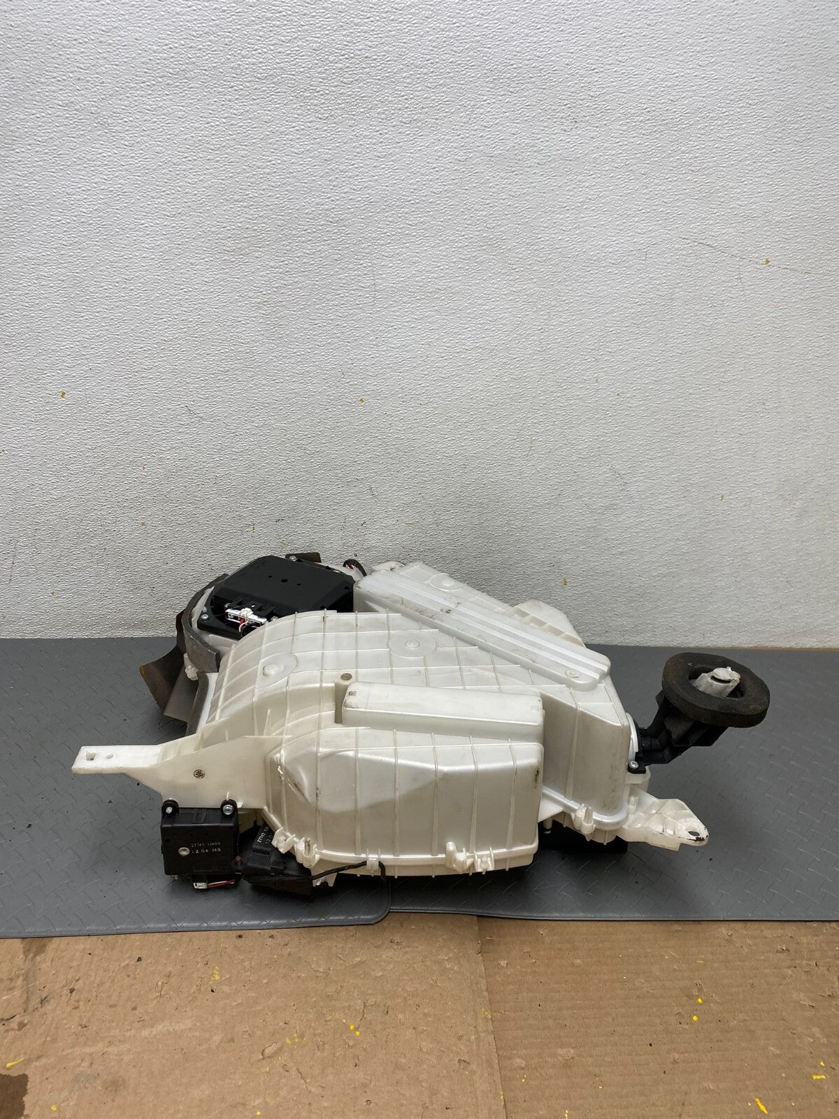 2014 to 2017 Nissan Quest Rear AC & Heater Assembly Blower OEM A51423