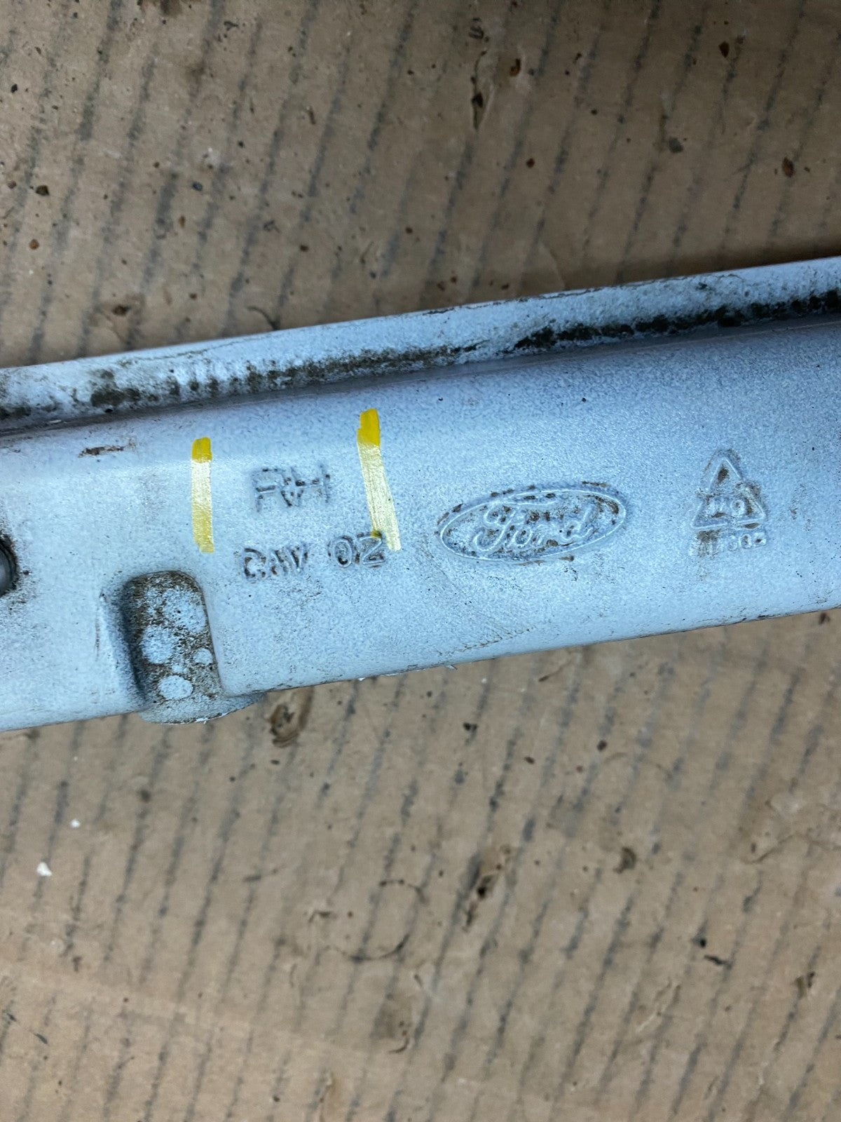 2020 to 2023 Ford Explorer Right RH Upper Tic Bar Oem W6007 DG6