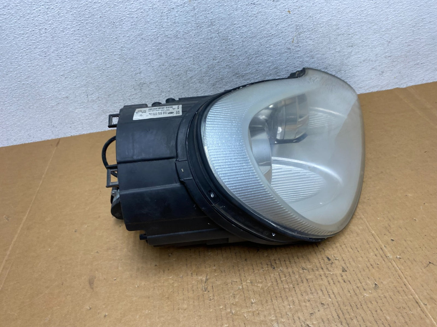 2008 to 2010 Porsche Cayenne Right Passenger Headlight Xenon HID AE0686 DW2