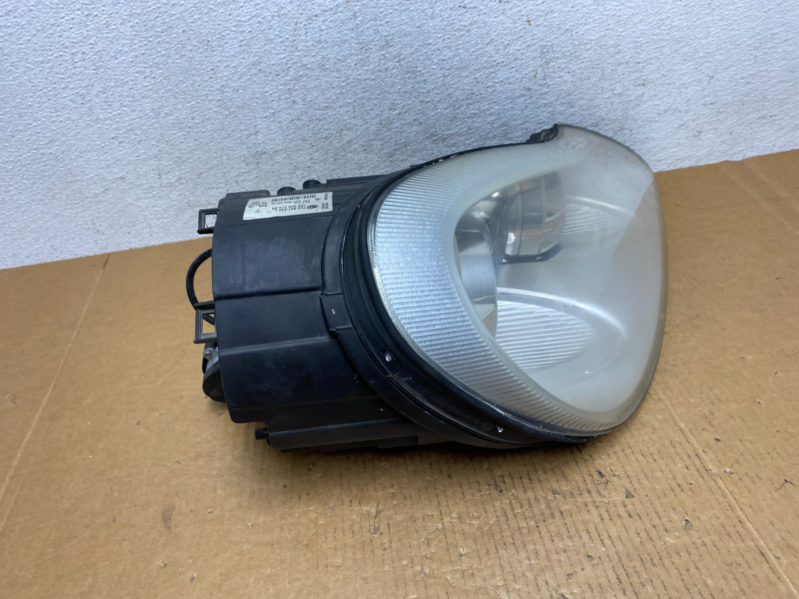 2008 to 2010 Porsche Cayenne Right Passenger Headlight Xenon HID AE0686 DW2