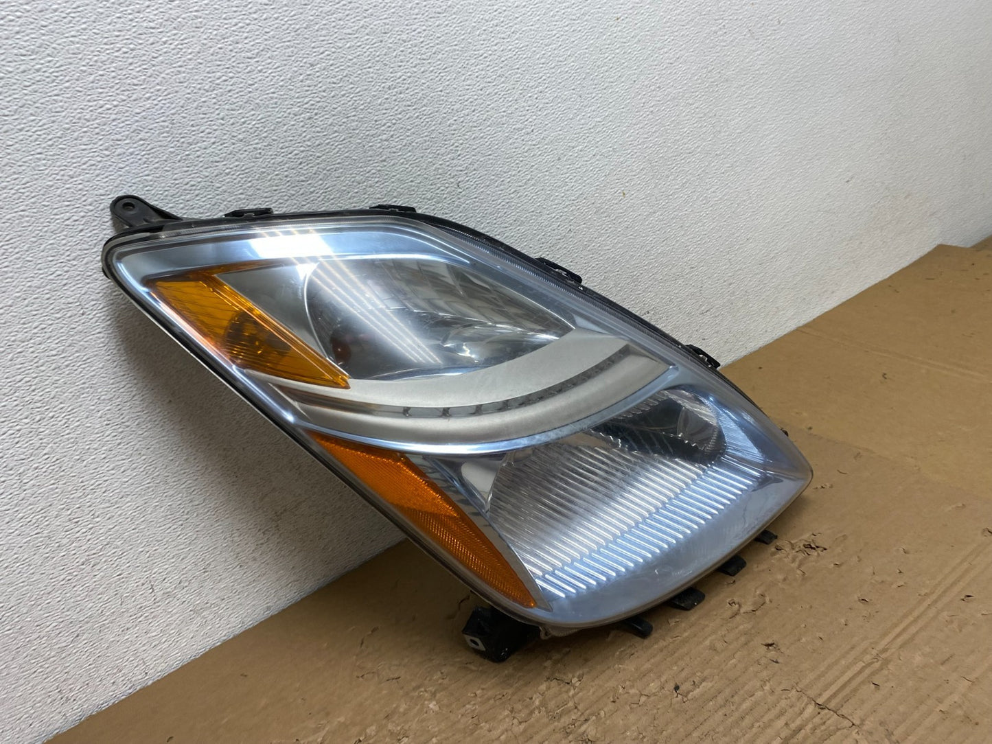2006 - 2009 Toyota Prius Right Passenger Rh Side Headlight Halogen TYC AD4343 DW2