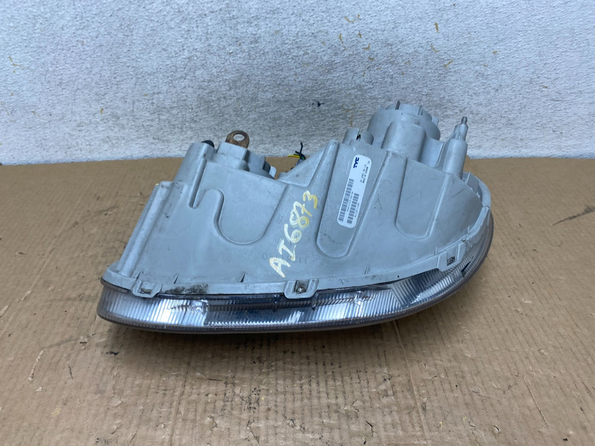 2002-2005 Hyundai Sonata Right Passenger Headlight Halogen TYC AI6873 DW7