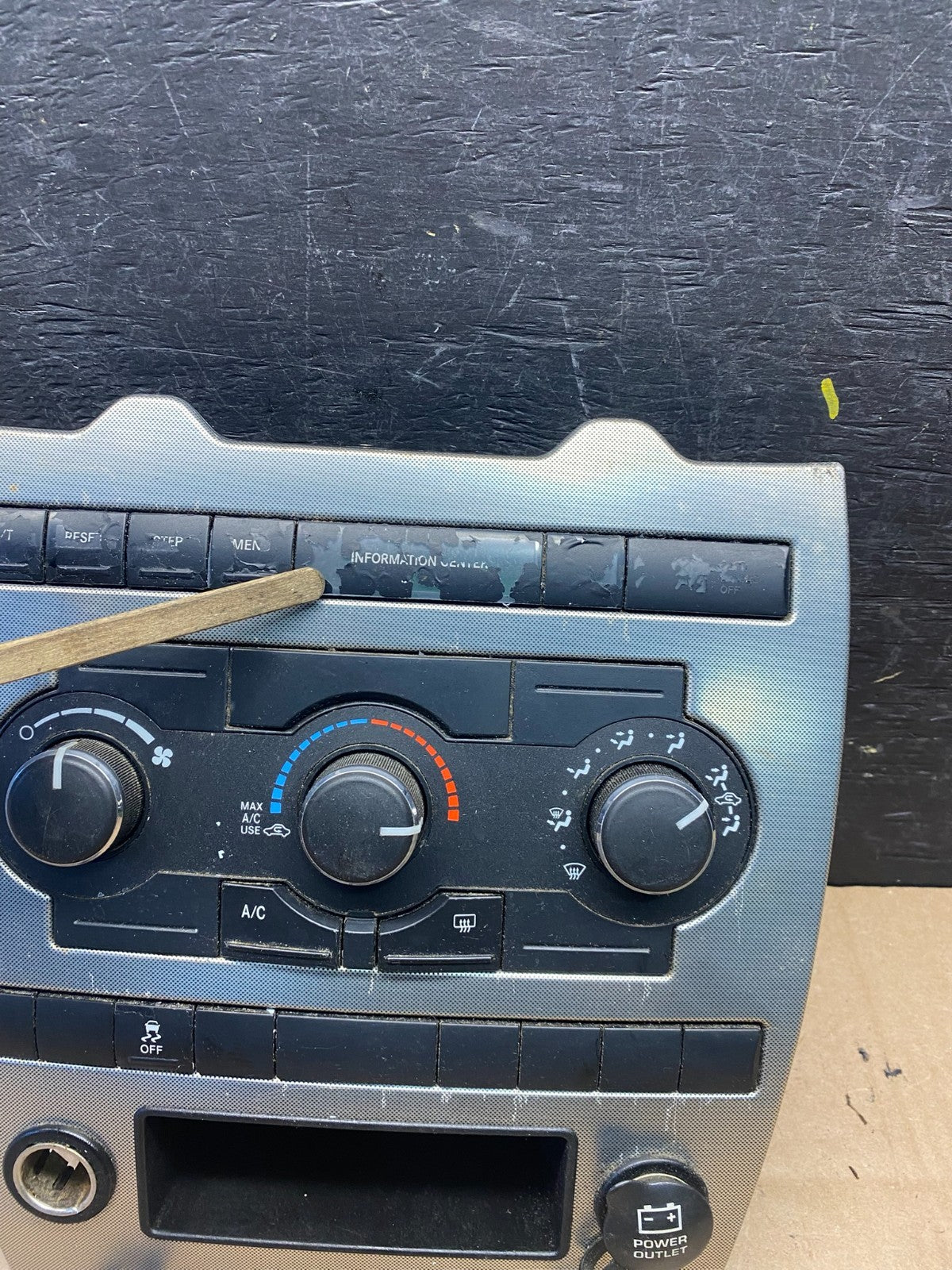 2005 2006 2007 Jeep Commander Grand Cherokee A/C Climate Control Bezel P7737 DG1