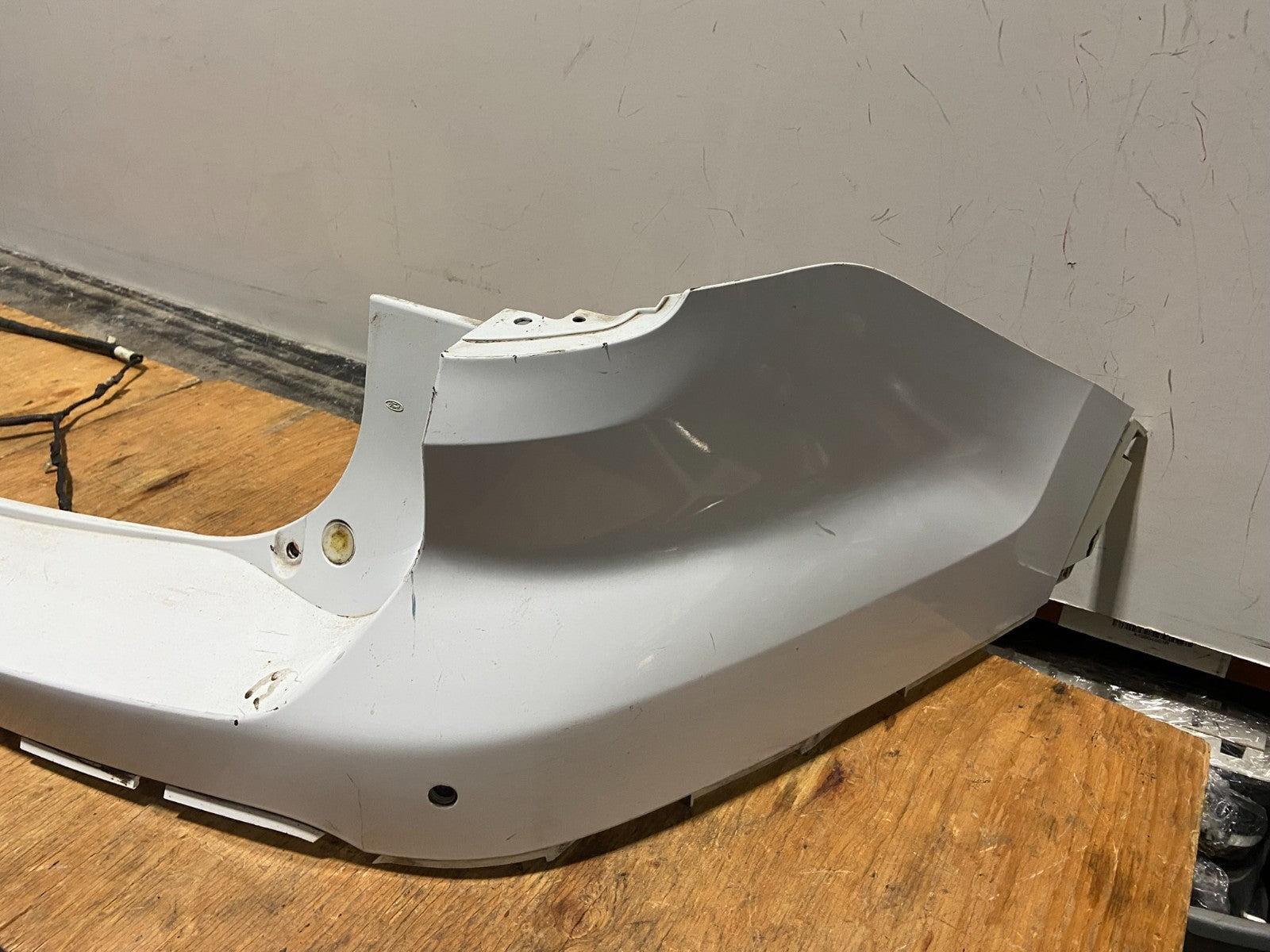 2016 to 2017 Ford Explorer Rear Upper Bumper Cover Q0668 PS1