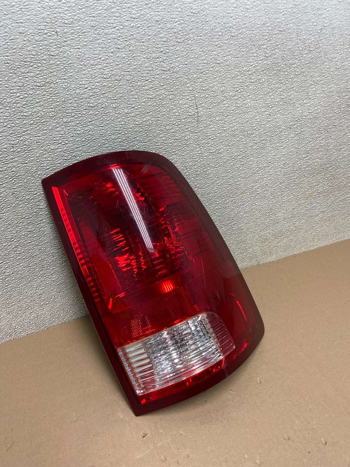 2010 to 2018 Dodge Ram 1500 Right Passenger RH Side Tail Light Oem AB4985 LK2