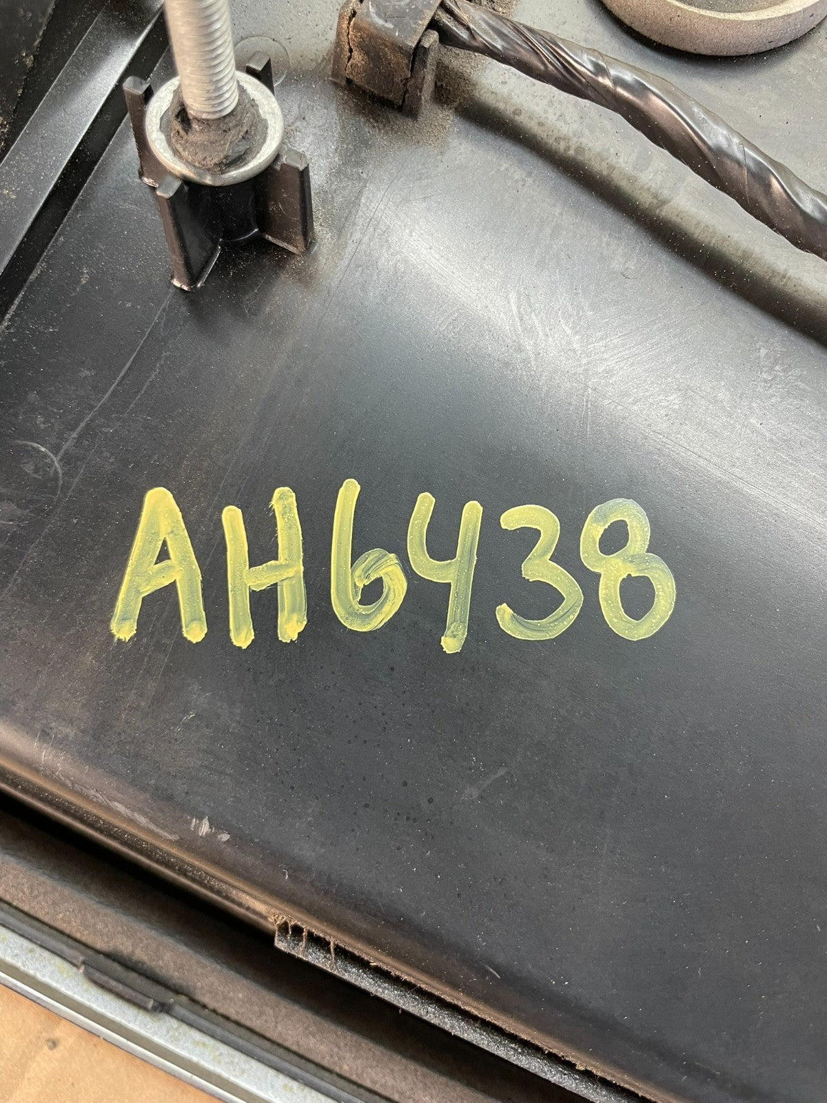 2003 to 2011 Lincoln Town Car Rear License Plate Trim Panel ah6438 DG5