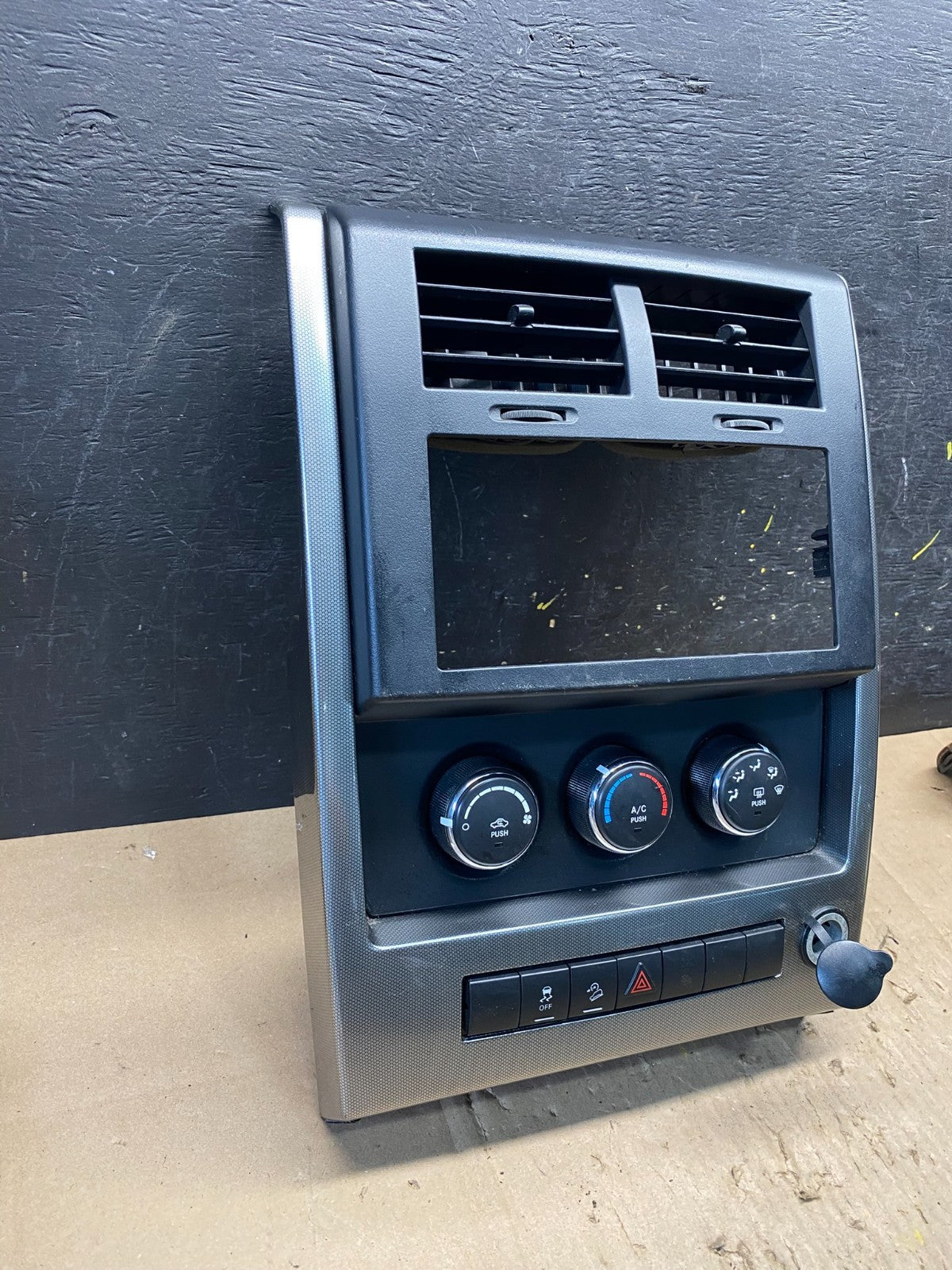 2008 to 2012 Jeep Liberty Dash Climate Temperature Control Radio Bezel R9018 DG1