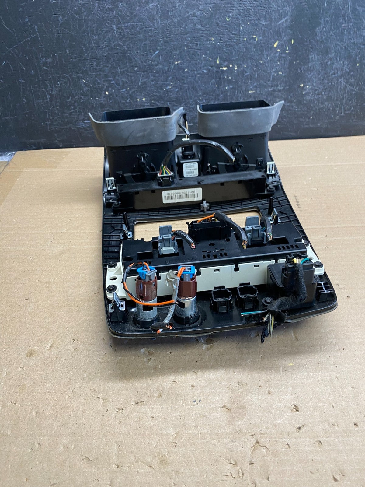 2006 to 2010 Hummer H3 Center Cosnole A/C Climate Control Radio Bezel AG5220 DG8