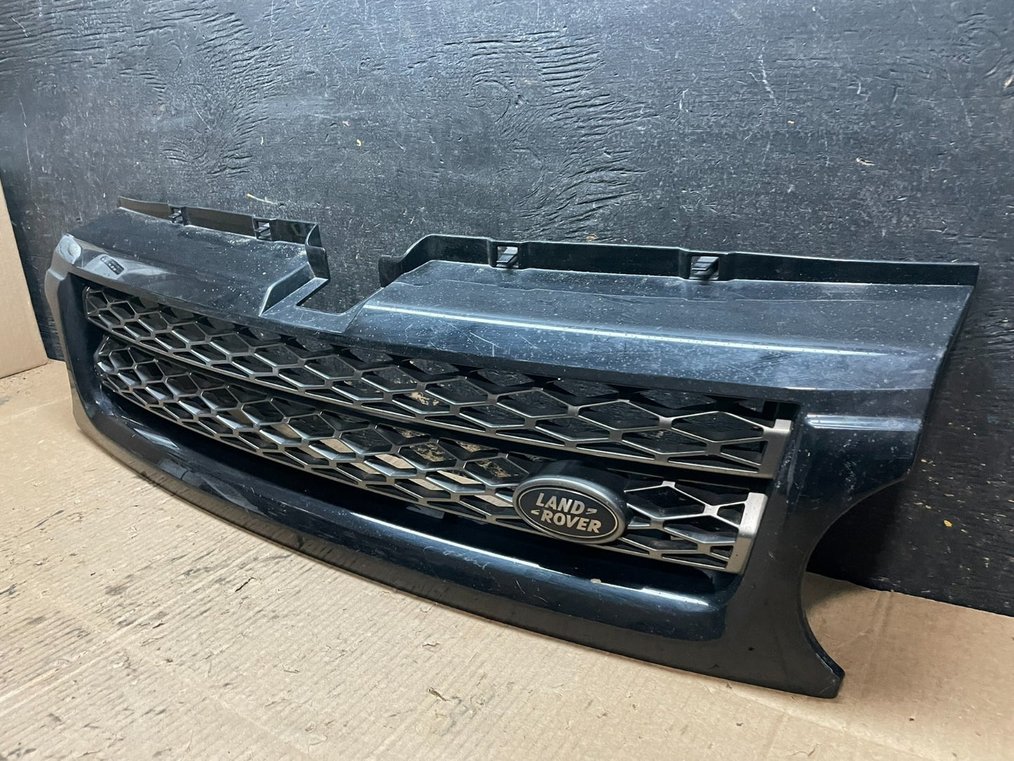 2010 to 2013 Land Rover Discovery  Front Upper Grill Grille X9824 DG2