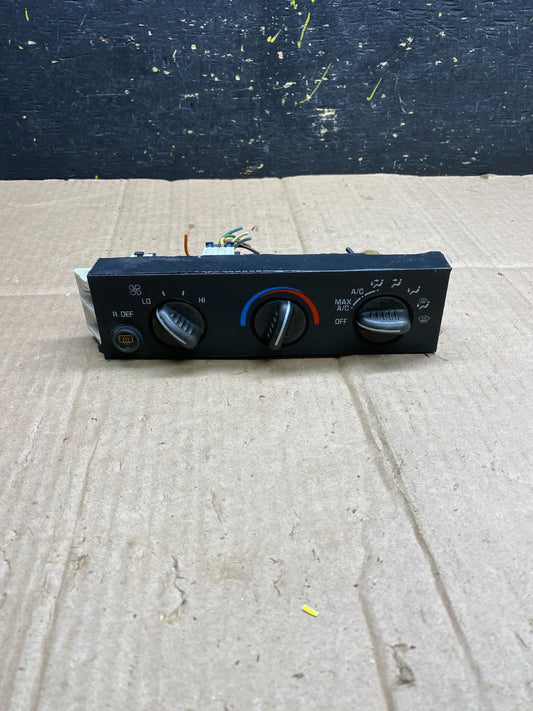 2001 - 2007 GMC Chevrolet Express 1500 Climate Control A/C AA4724 DG0
