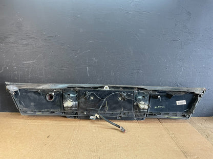 2003 2004 2005 Mercury Grand Marquis Trunk Lid Center Tail Light ac5044 DG5