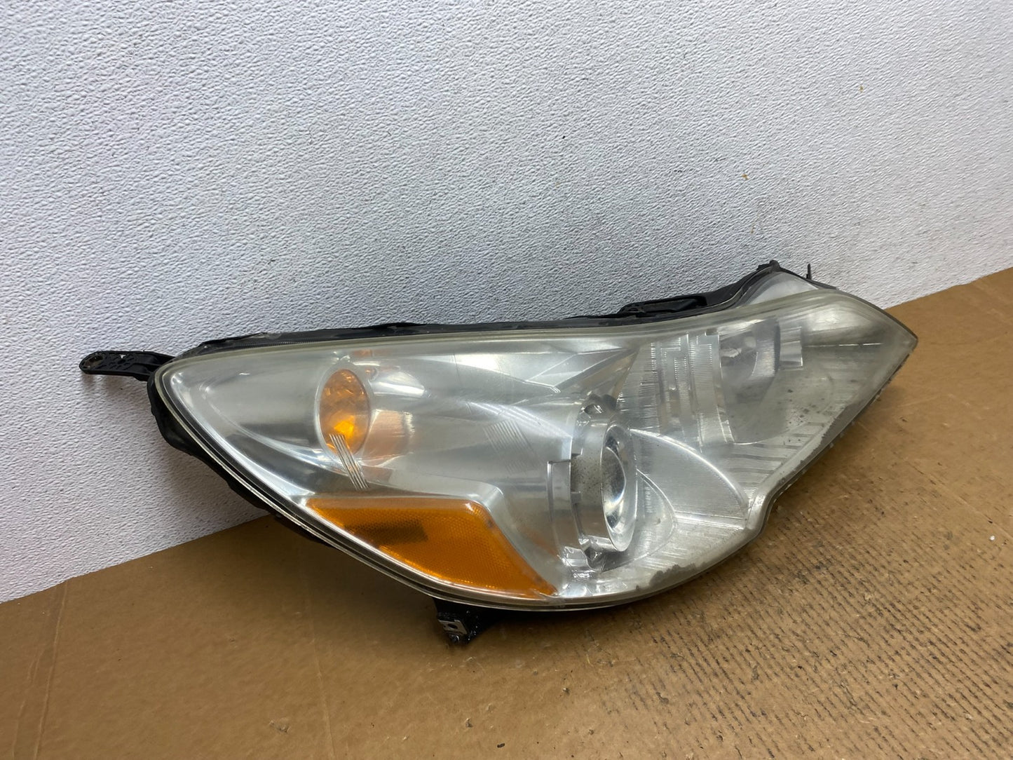 2010-2012 Subaru Legacy Outback Right Passenger Headlight AE0640 DW2