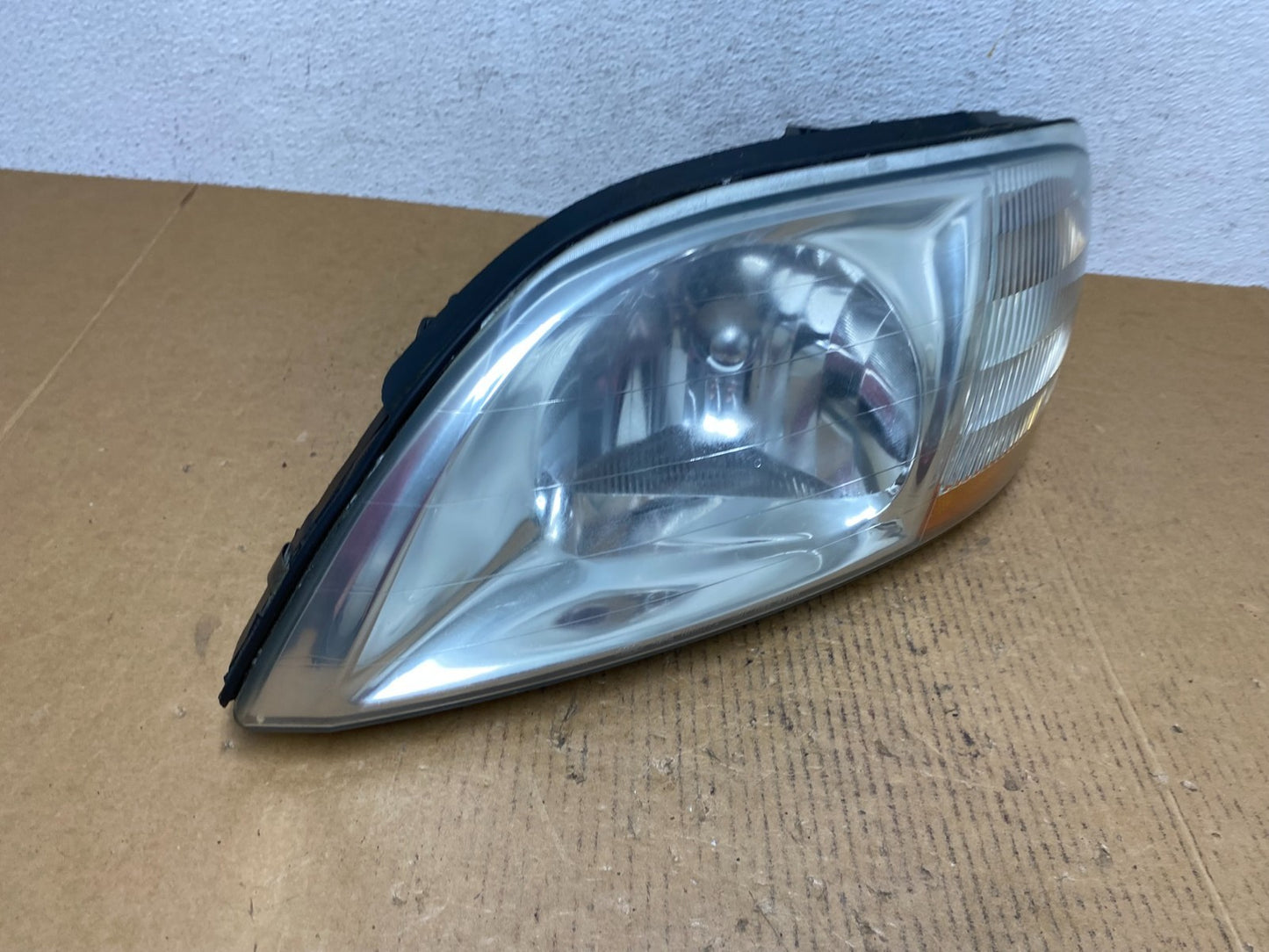1999 to 2003 Ford Windstar Left Driver LH Halogen Headlight AE0421 DW2
