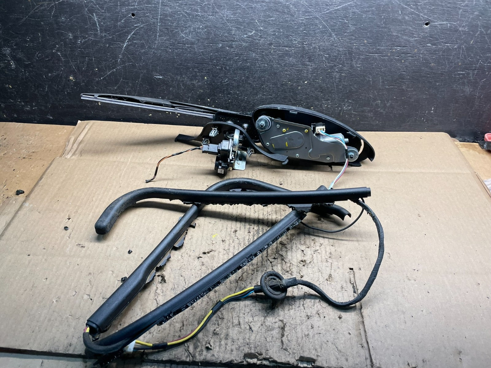 2011-2013 Jeep Grand Cherokee Tailgate Back Door Rear Wiper Motor Wiper V9218 DG4