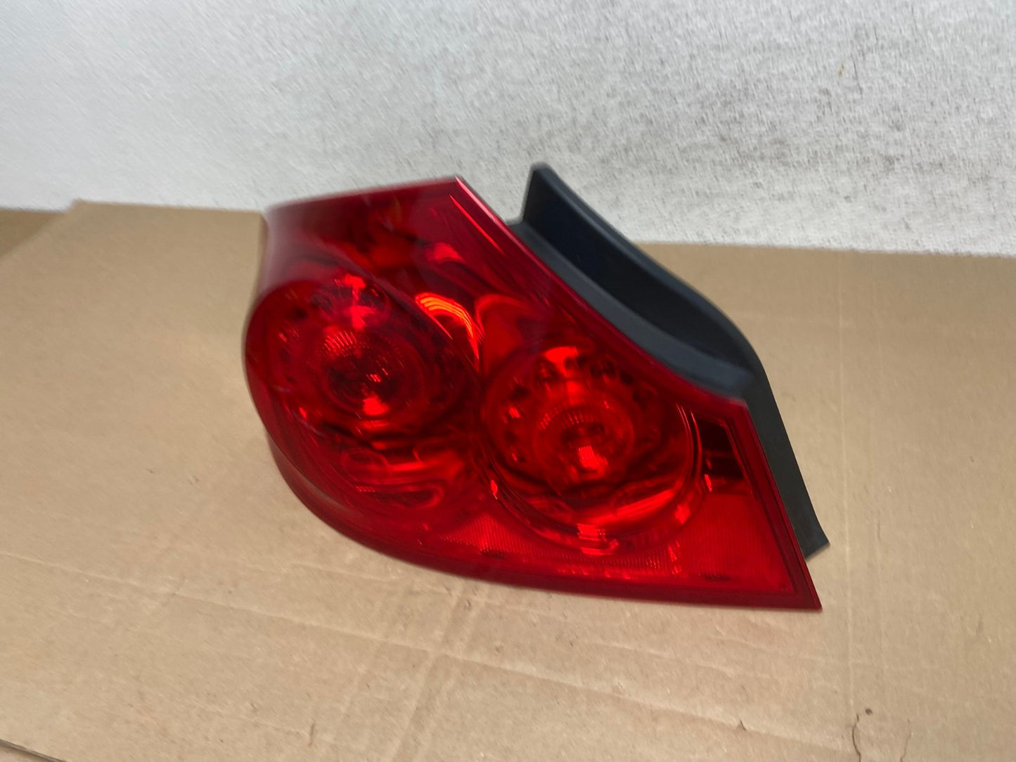 2007 to 2013 Infiniti G35 G37 Sedan Left Driver LH Side Tail Light AE4923 LK1
