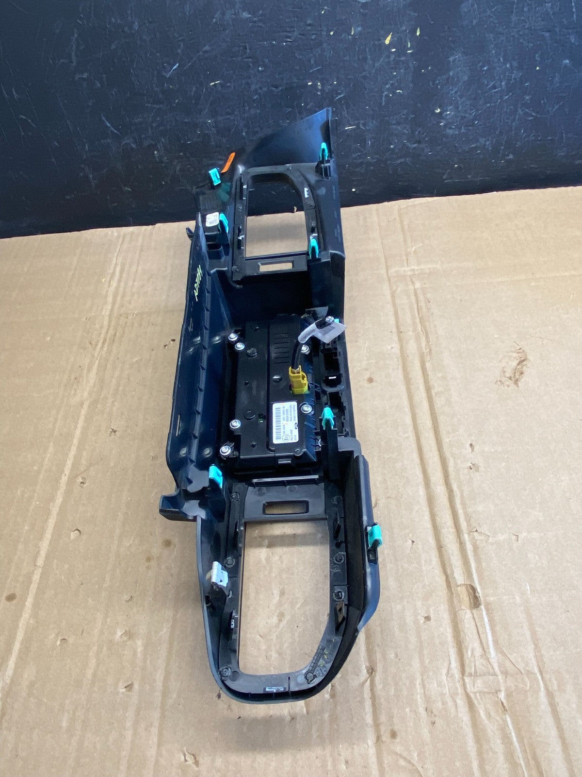 2020 to 2023 Ford Explorer Console Radio Display Screen Air Vents ad7089 DG4