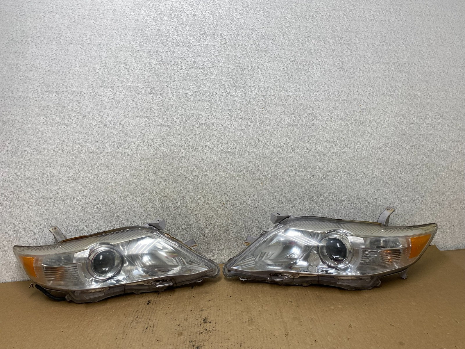 2010 - 2011 Toyota Camry Left+Right Halogen Headlights AG2452 DW0