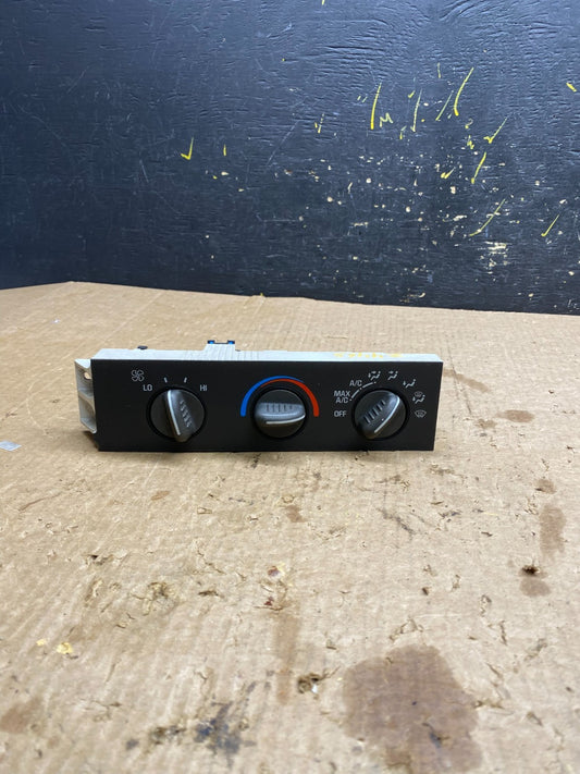 2001 - 2007 GMC Chevrolet Express 1500 Climate Control A/C Z4465 DG0