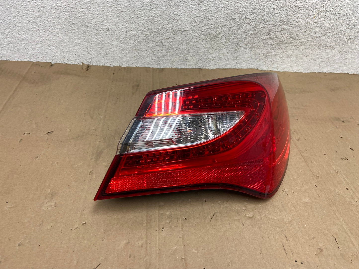 2011-2014 Chrysler 200 Sedan Right Passenger Side RH Tail Light AE9161 LK2