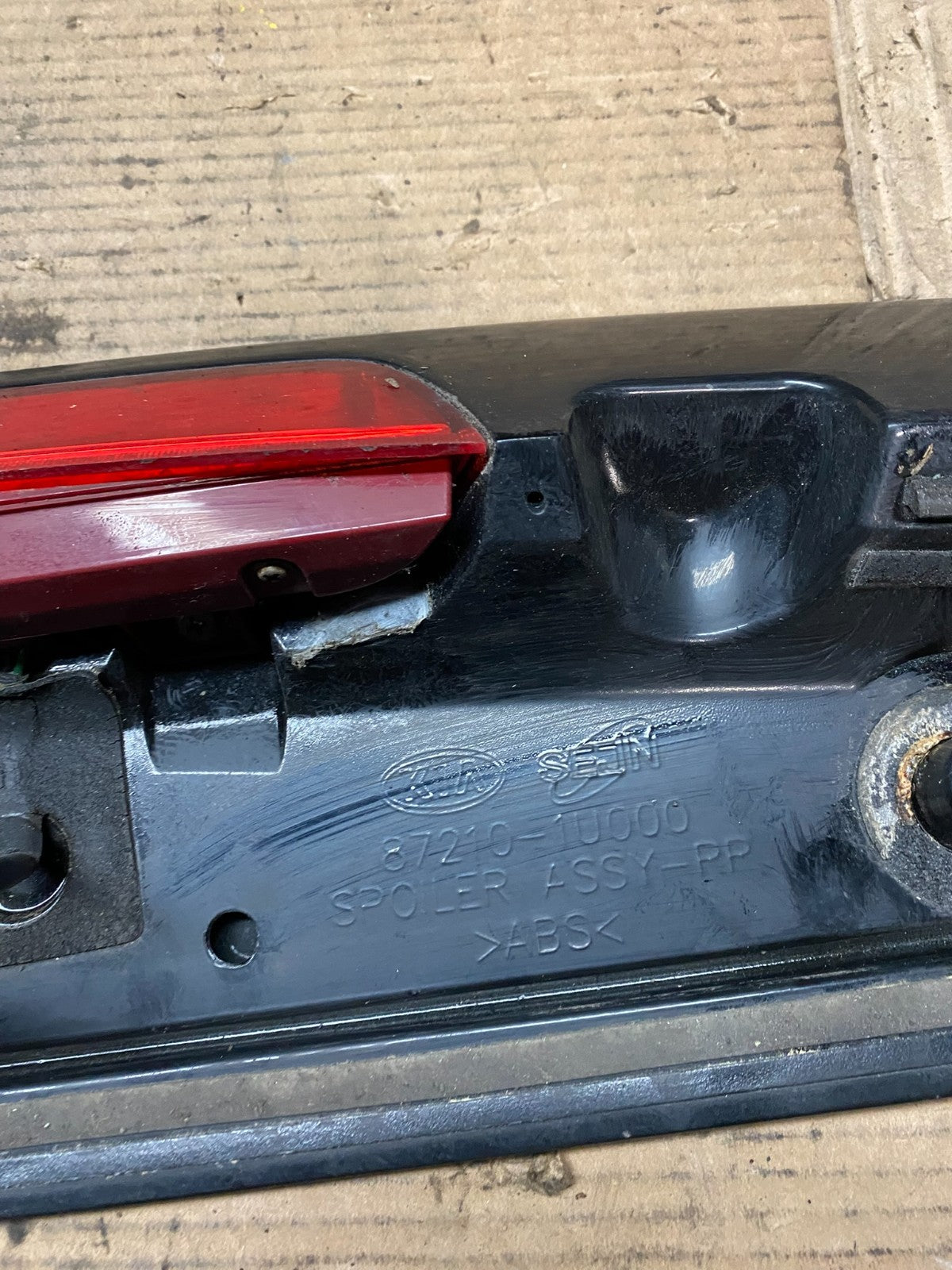 2011 2012 2013 Kia Sorento Rear Spoiler Wing Brake Light v9606 DG13