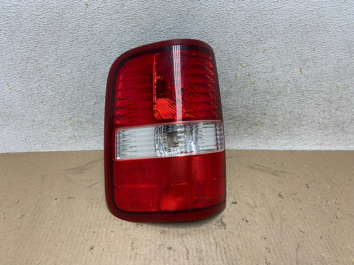 2004 to 2008 Ford F150 F-150 Left Driver LH Side Tail Light AH7667 LK0