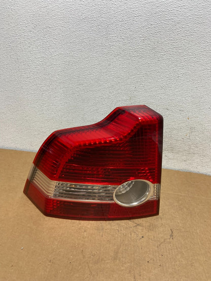 2004 to 2007 Volvo S40 Left Driver LH Side Tail Light AD6048 DW0