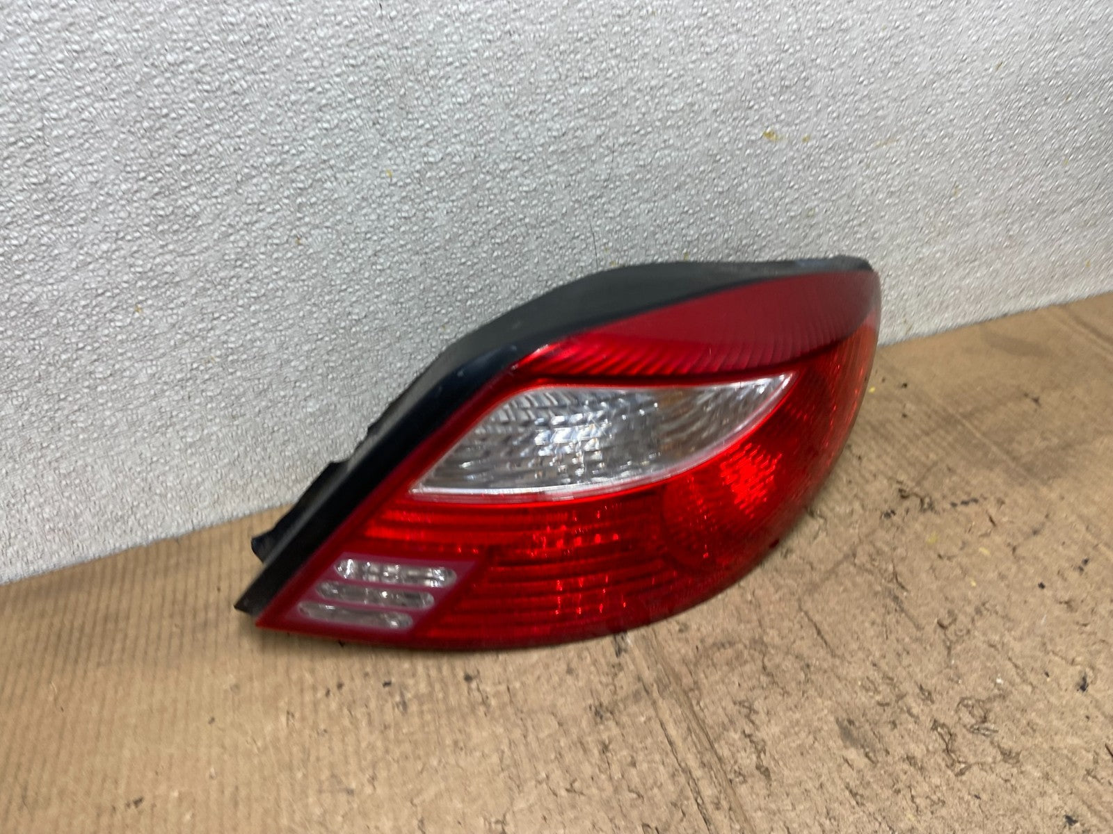 2000 to 2002  Kia Rio Sedan Right Passenger RH   Tail Light OEM AA8493 DG2